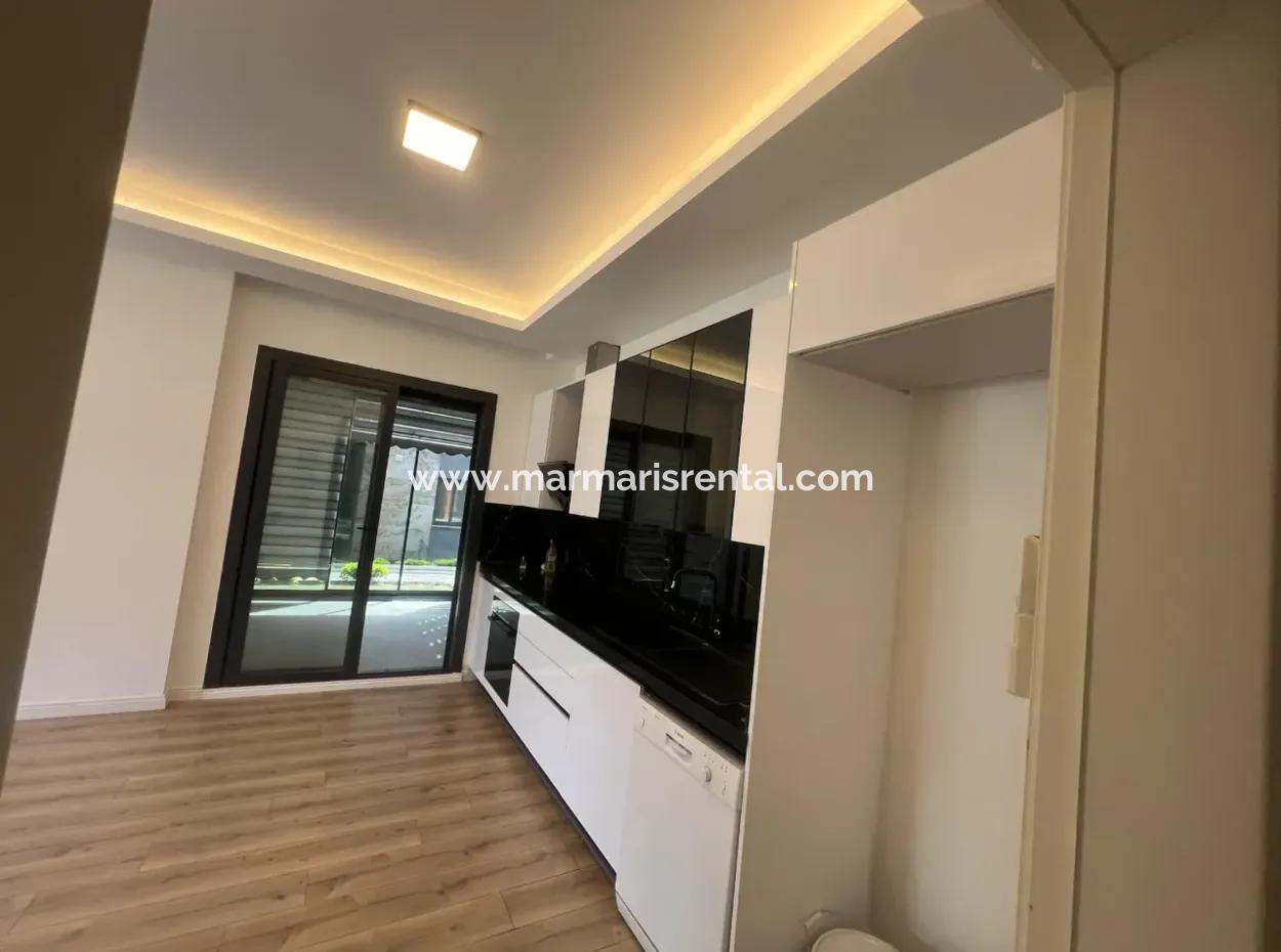 Luxuswohnung Zum Verkauf In Einem Stilvollen Komplex Im Zentrum Von Marmaris, Mit Erdgeschoss, Garten, 3 Zimmern, 1 Wohnzimmer, Parkplatz