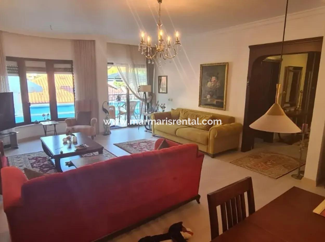 Villa Zu Verkaufen In Armutalan, Marmaris Mit Freistehendem Garten Und Pool