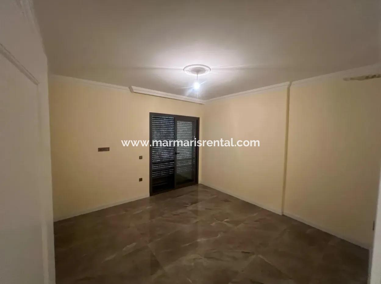 Ultra-Luxusvilla Zum Verkauf Im Viertel Icmeler Im Stadtteil Marmaris, 4 Zimmer, 4 Bäder, 240M2 Mit Swimmingpool, Auf Einem Komplett Freistehenden 450M2 Großen Grundstück Mit Waldblick