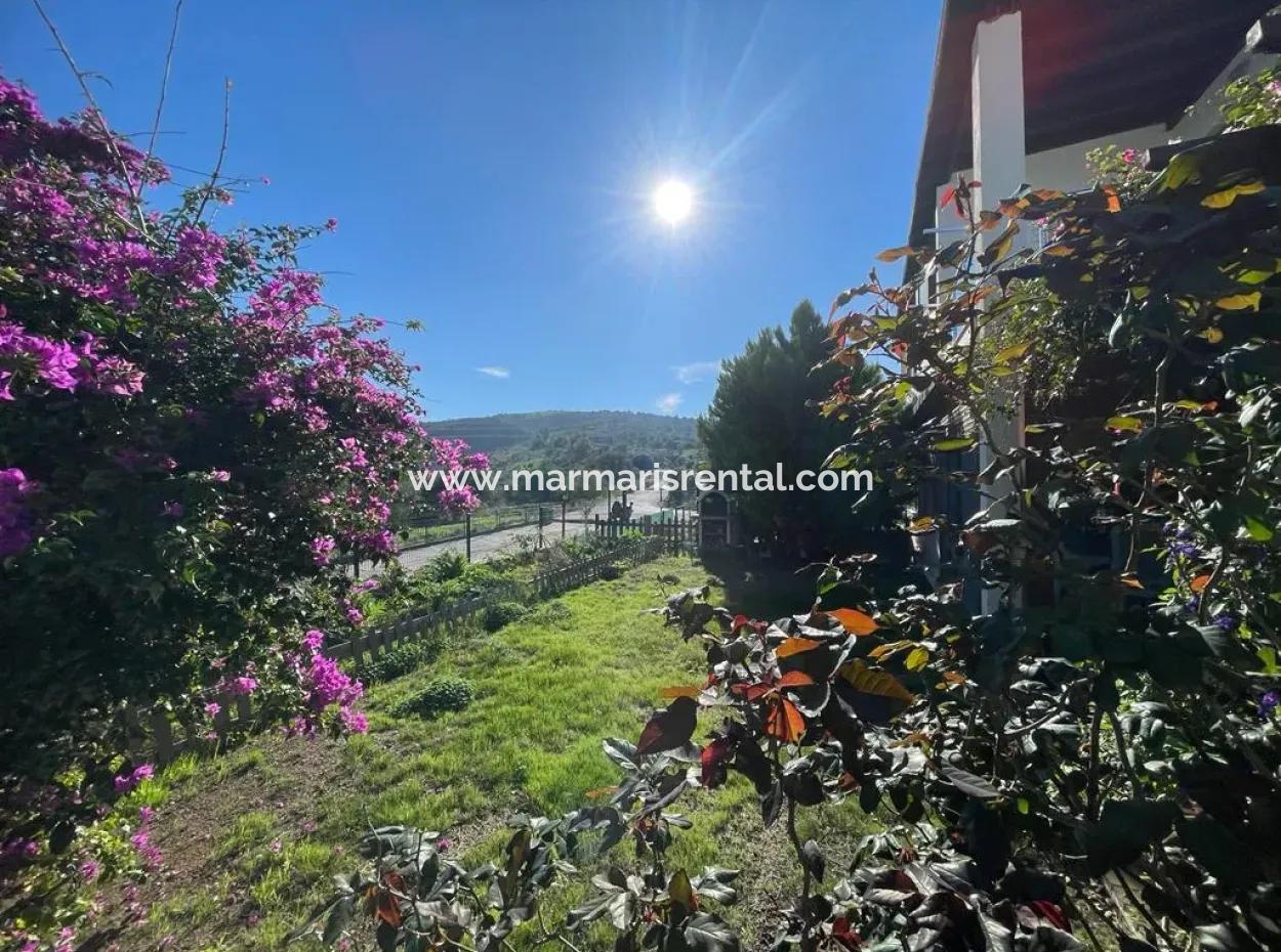 Erdgeschoss, Separater Eingang, In Einer Wohnanlage Mit Pool, 5 Minuten Von Türkbükü Entfernt.