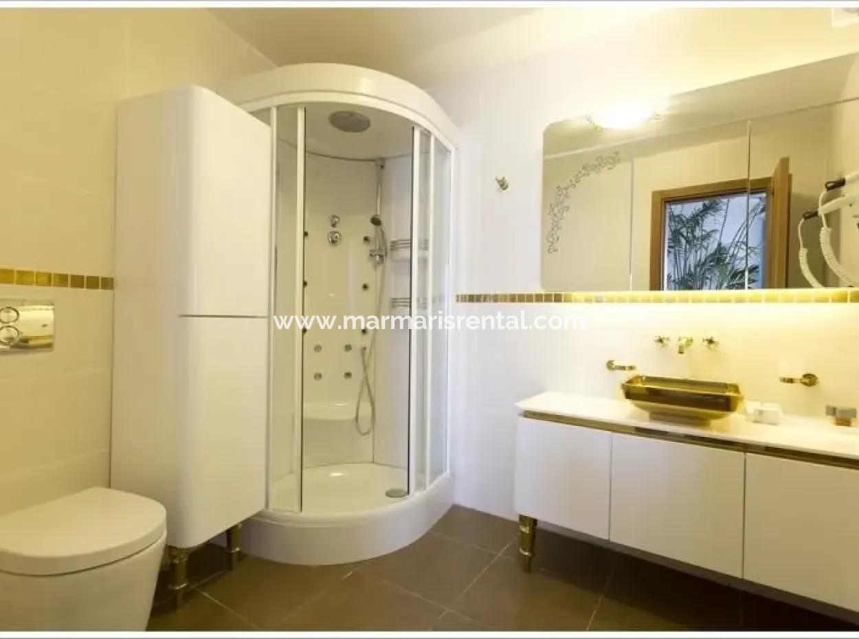 Zum Verkauf Am Meer In Einer Entfernung Von 40 Km Von Marmaris Hotel Handtücher