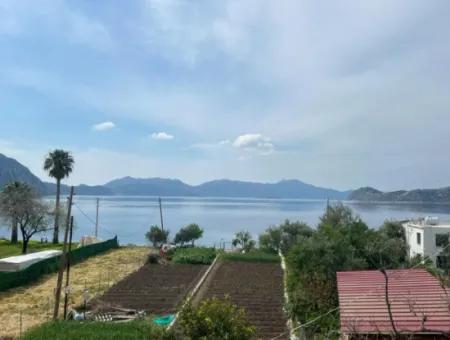 Einfamilienhaus Zum Verkauf Auf Einem 2000M2 Großen Grundstück Am Meer Im Viertel Marmaris Söğüt. Geeignet Zum Festbinden Eines Bootes Davor.