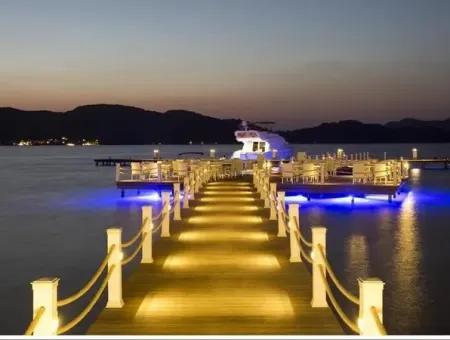 Zum Verkauf Am Meer In Einer Entfernung Von 40 Km Von Marmaris Hotel Handtücher