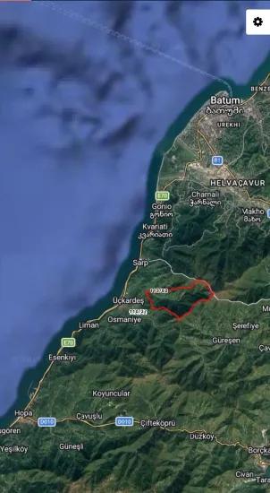 In the village of Hopa Kemelpaşa, a Tea garden with a 650 m2 road