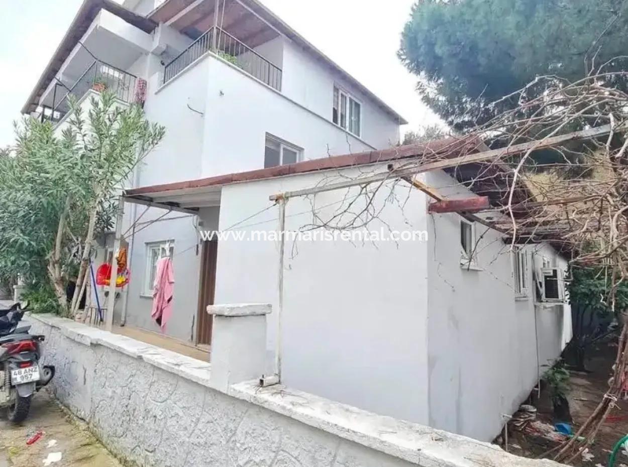 Camiavlu Neighborhood Building With 5 Flats For Sale