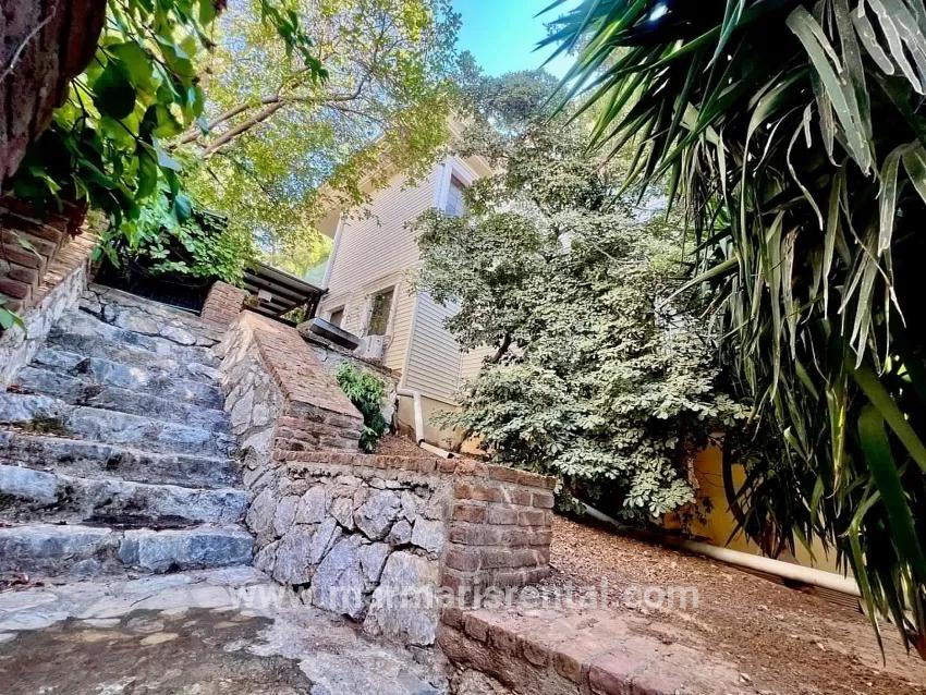 Для продажи Семейный дом 4+2 в Armutalan Marmaris - 970 m²