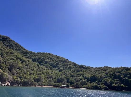 Marmaris cennet adasında satılık 2000 m2 köy