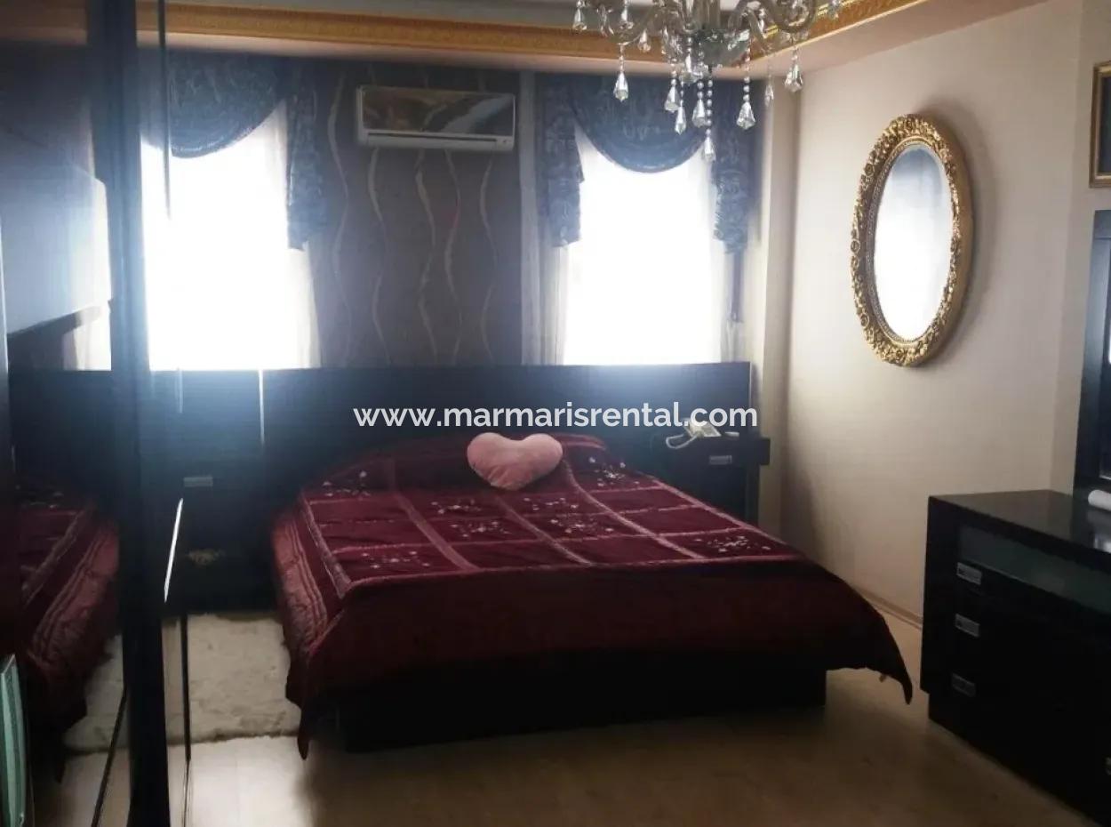 Marmaris İçinde 7000M2 Arsa Üzerine Kurulu 8 Oda Çiftlik Evi Havuz Mevcut