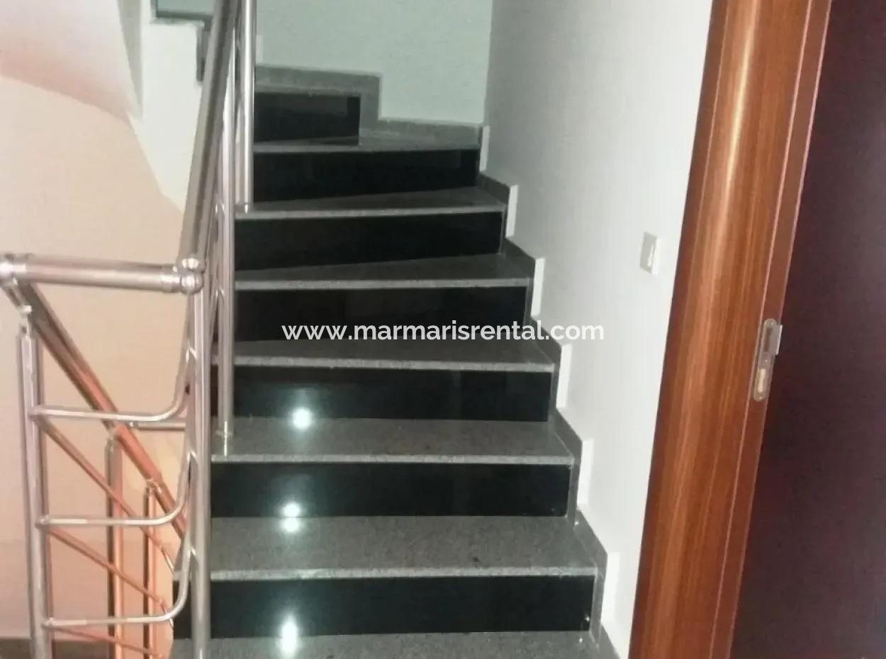 Marmaris İçinde 7000M2 Arsa Üzerine Kurulu 8 Oda Çiftlik Evi Havuz Mevcut