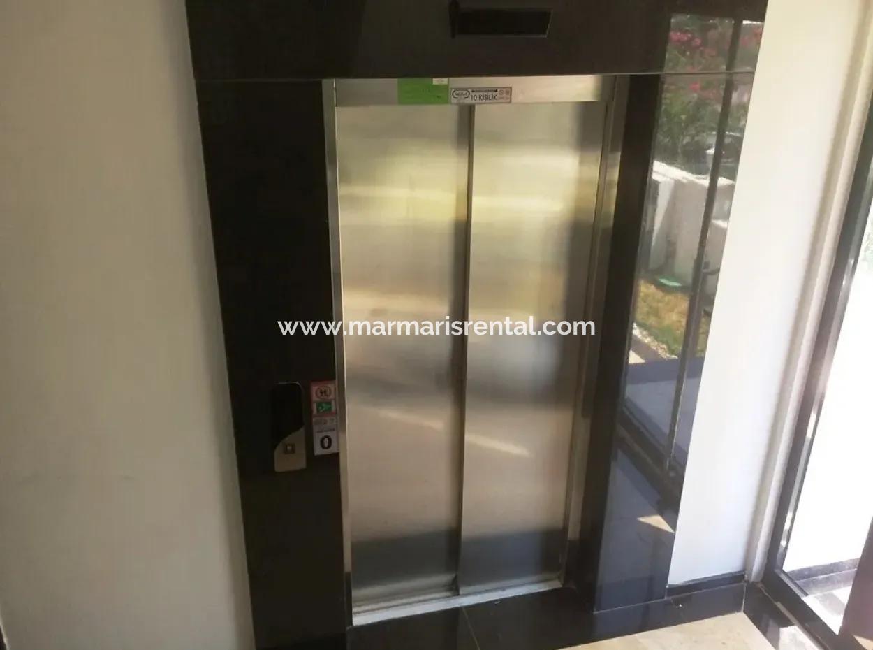Marmaris Merkez Satılık Sıfır 2 Oda 1 Salon Lüks Kapalı Garajı Mevcut Daire 100M2