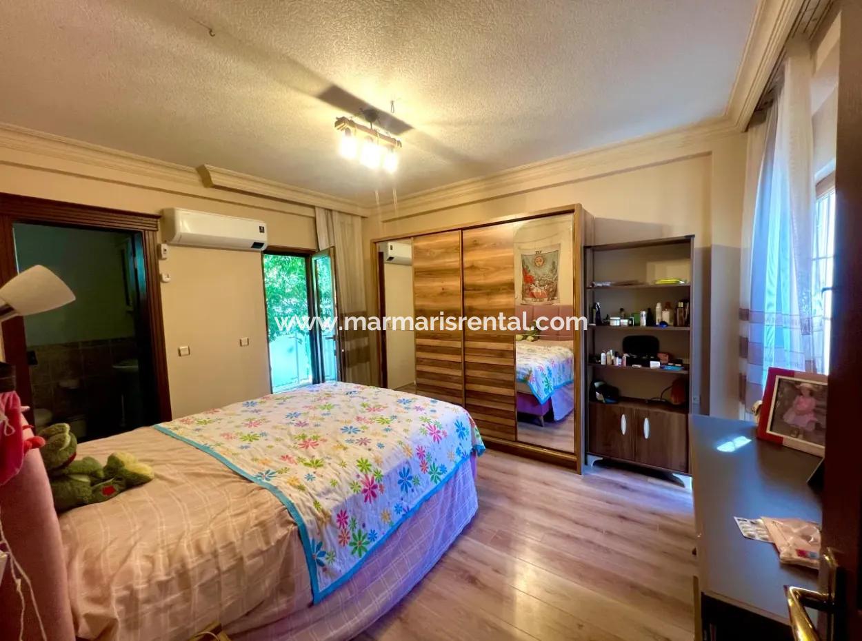 Marmaris Armutalan Mevkiisinde 900M2 Arsa Payı Mevcut 4 Oda 2 Salon 5 Banyo 450M2 Satılık Konak