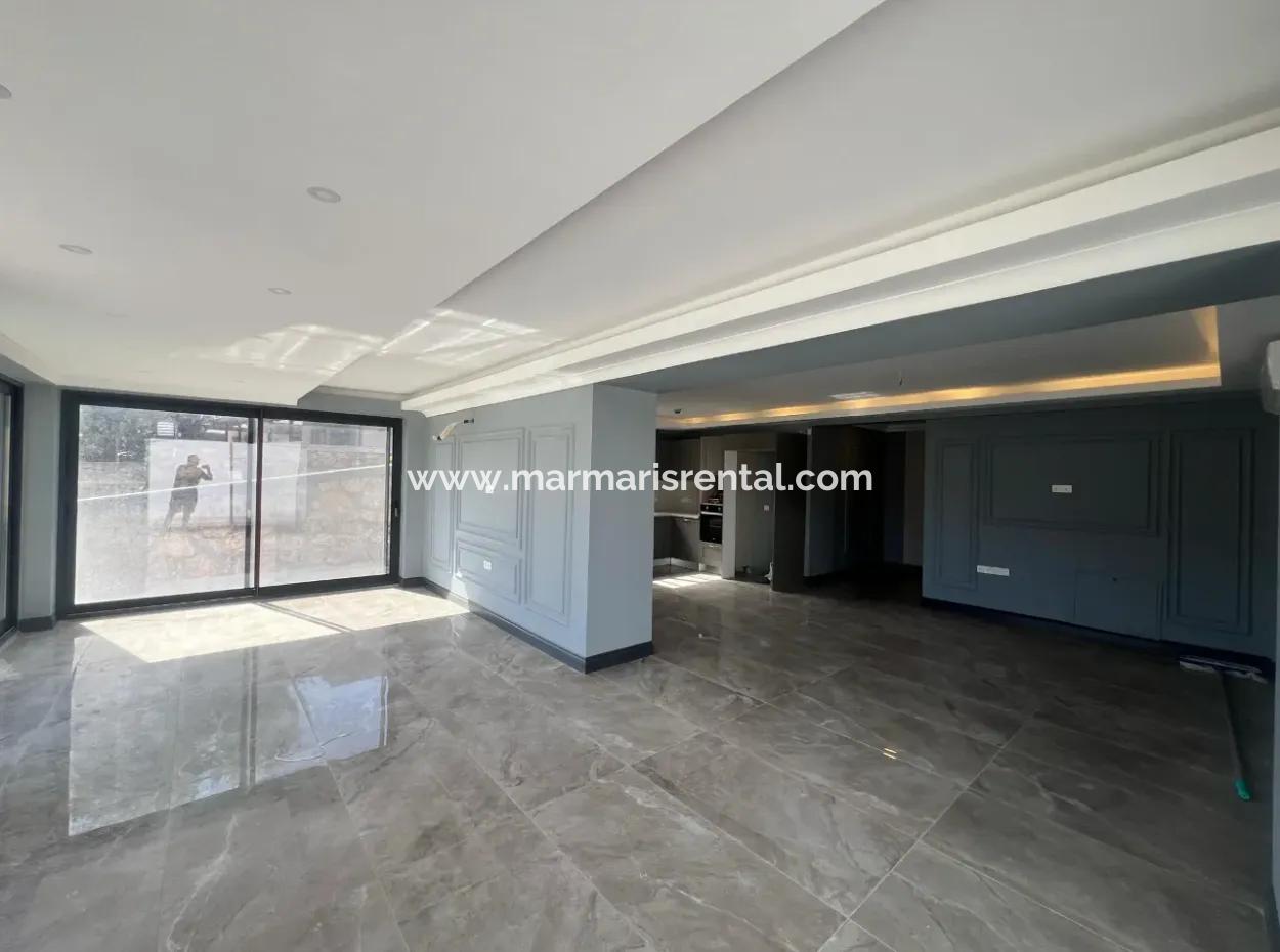 Muhteşem Doğa Manzaralı Müstakil Bahçeli Otoparklı Yüzme Havuzu Mevcut 3 Oda 4 Banyo Ultra Lüks Satılık Villa 500M2 Arsa İçerisinde 3 Katlı