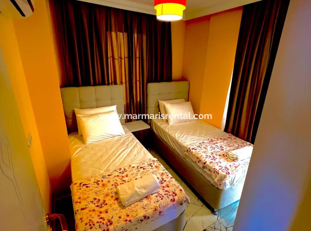 Marmaris Çetibeli,Nde 780M2 Arsa İçerisinde 3 Adet Yüzme Havuzu Ve Çocuk Havuzu Ve Bakıcı Evi Mevcut  Satılık Villa