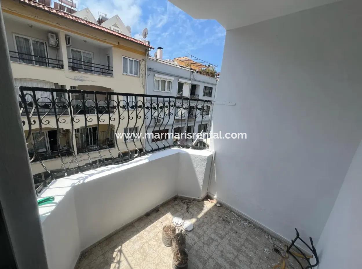 Marmaris Merkezde 2 Oda1 Salon Kapalı Mutfak Arakat Satılık Daire 110 M2 Denize Yakın