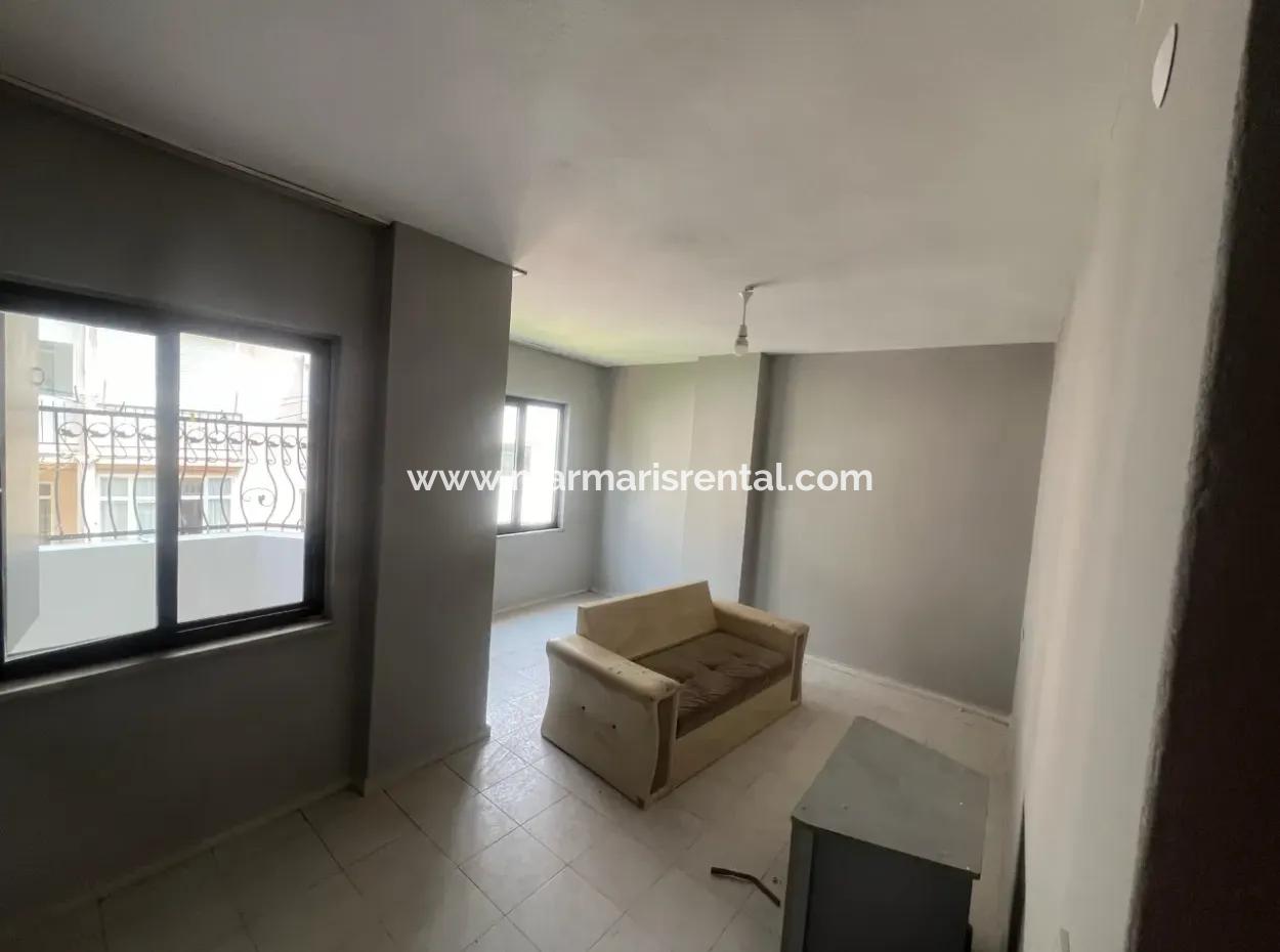 Marmaris Merkezde 2 Oda1 Salon Kapalı Mutfak Arakat Satılık Daire 110 M2 Denize Yakın