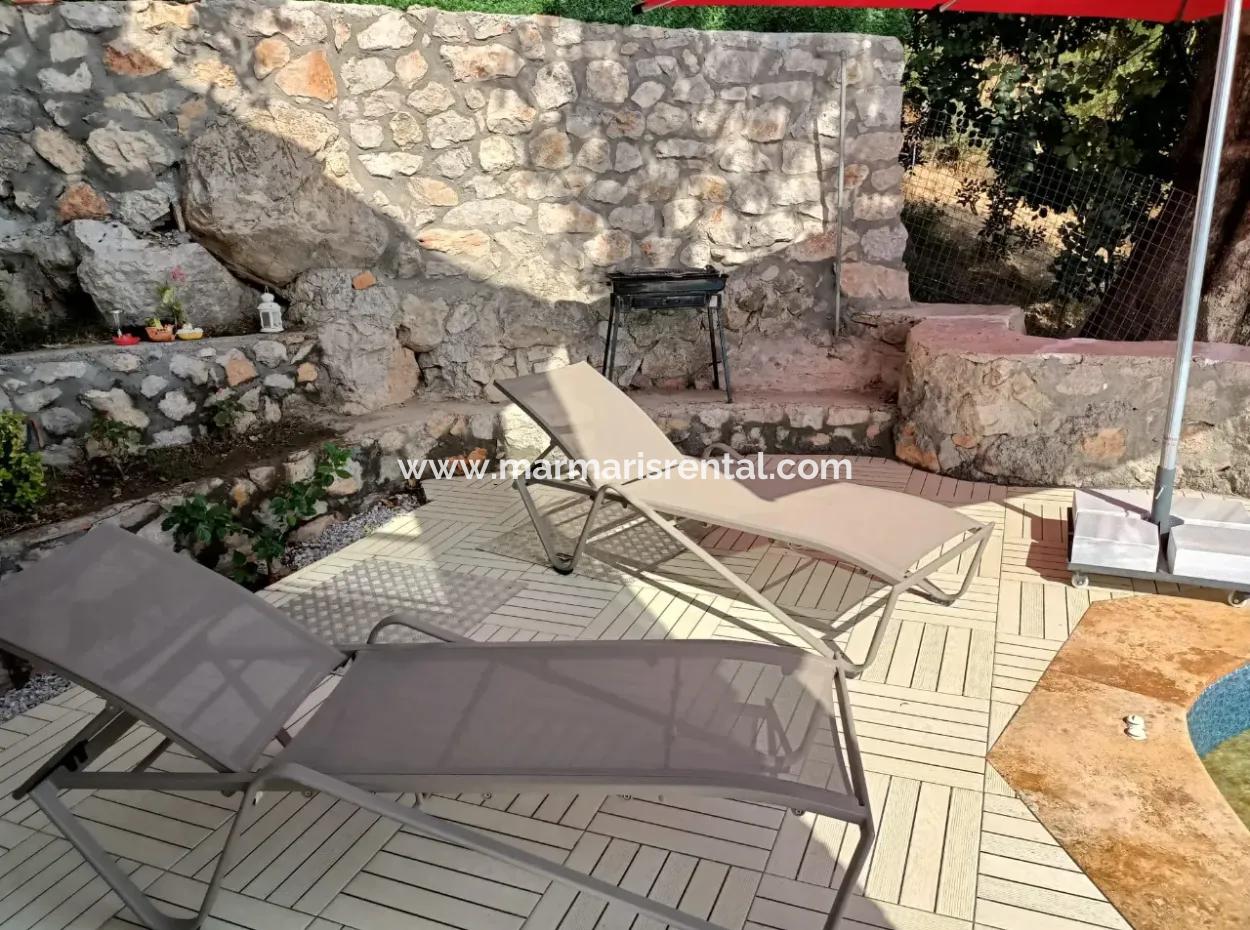 Marmaris Söğüt Köyünde Muhteşem Deniz Manzaralı Yüzme Havuzlu Otoparklı 3 Oda 1 Salon Bahçeli 200M2 Kullanım Alanı Mevcut Satılık Villa