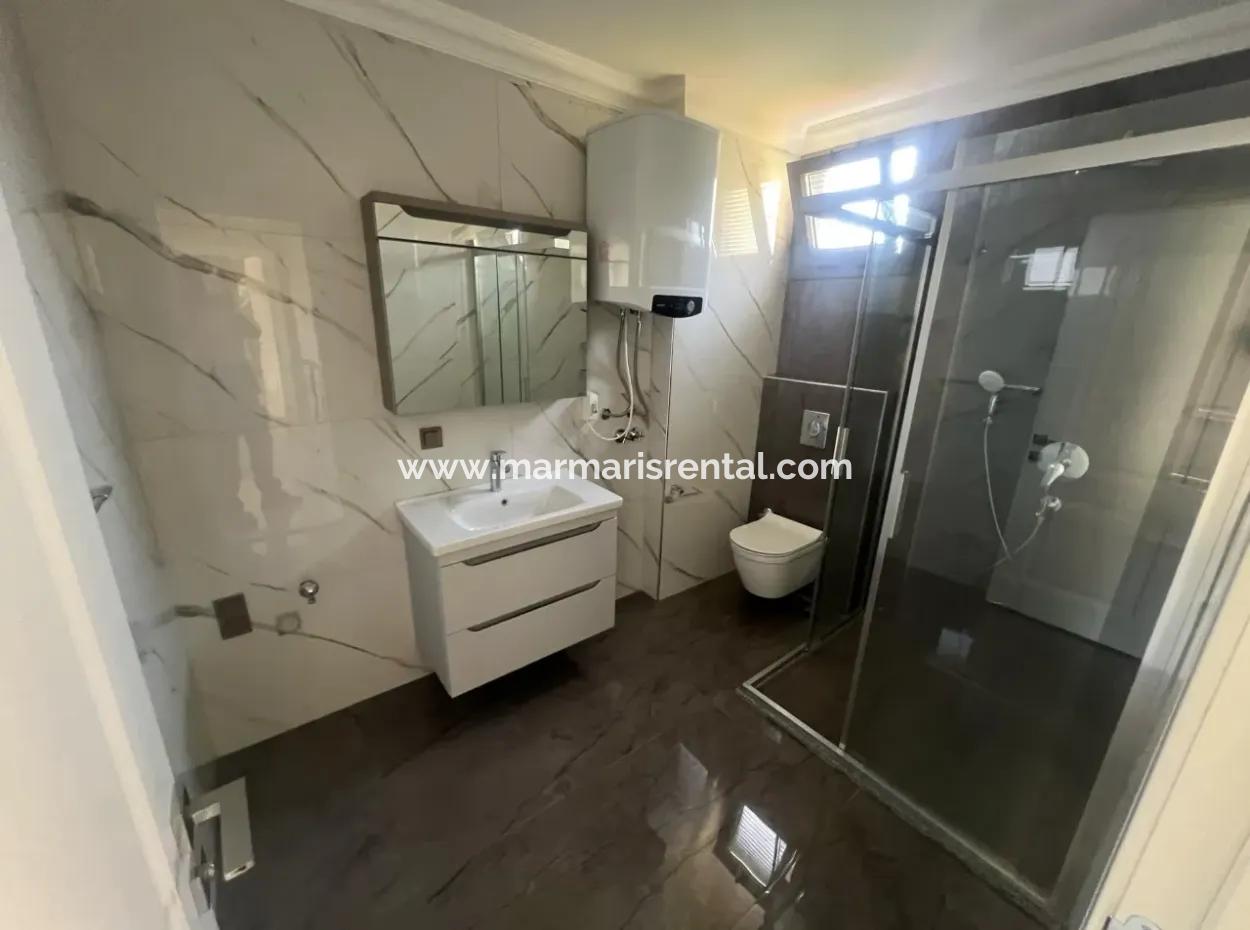Marmaris İlçesi İçmeler Mahallesi Denize Yakın Müstakil Yüzme Havuzlu Yeni Bina 350M2 Arsa İçerisinde 3 Oda 1 Salon 3 Banyo 200M2  Ultra Lüks Satılık Villa