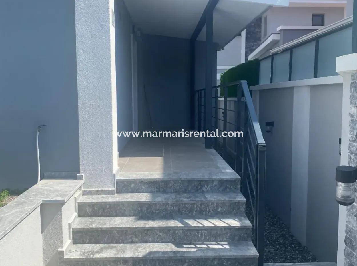 Marmaris Çamdibi 5 +1 Tam Müstakil Havuzlu Eşyalı Kiralık Tripleks Villa