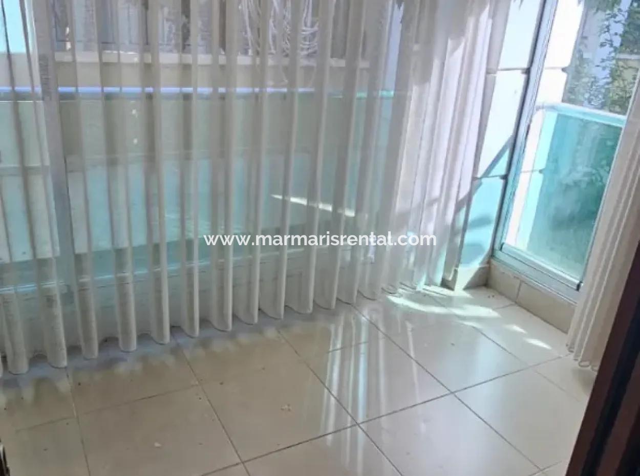 Marmaris Siteler Mahallesi’nde 3+1 Havuzlu Kiralık Lüks Daire