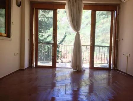 Marmaris Merkezinde 10 Odalı Havuzlu 2.500M2 Arsa İçinde Malikanemiz Satılıktır.
