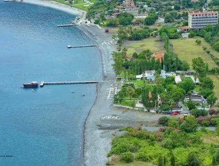 Marmaris,E 18 Km Uzaklıkta Satılık 5000 M2 Arsa Üzerine Kurulu İskelesi Mevcut Villa Ve Restaurant