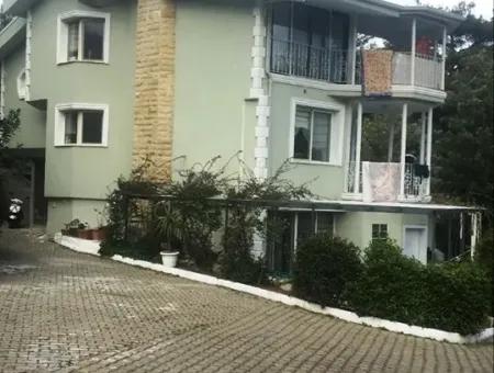 Marmaris Beldibi Mevkiinde 4 Oda 2 Salon 240 M2 Forleks Bahçeli Villa Satılık.olimpik Yüzme Havuzu Mevcuttur.