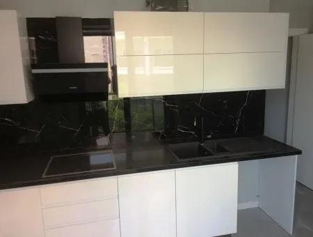 Marmaris Merkez Satılık Sıfır 2 Oda 1 Salon Lüks Kapalı Garajı Mevcut Daire 100M2