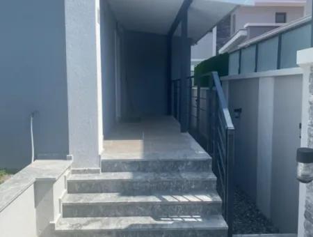 Marmaris Çamdibi 5 +1 Tam Müstakil Havuzlu Eşyalı Kiralık Tripleks Villa