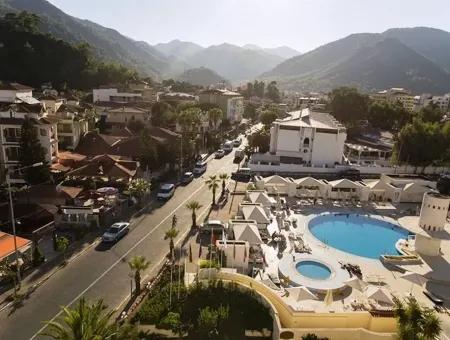 Marmaris Merkezinde Denize Sıfır Satılık 5 Yıldızlı Otel