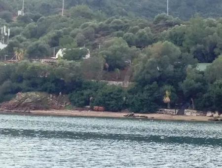 Marmaris Merkezinde Denize Sıfır Satılık Köy Evi 5500M2 Liman İçinde